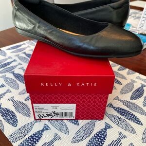 Kelly & Katie Black Leather Round-Toe Ballet Flats